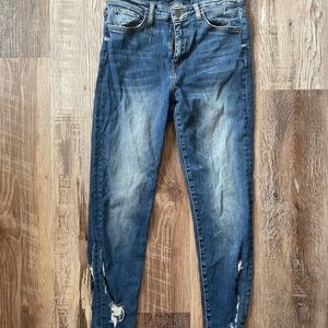 Super cute Flying Monkey distressed skinny jeans.